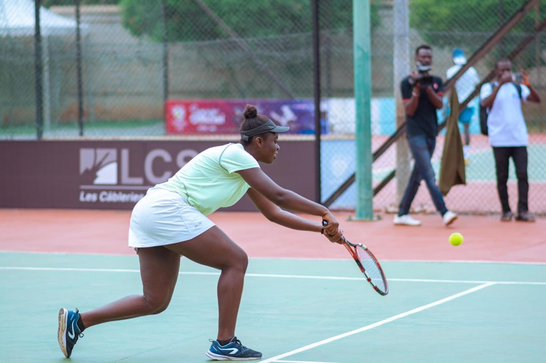 Action de tennis - Holidays Cup à Cacaveli